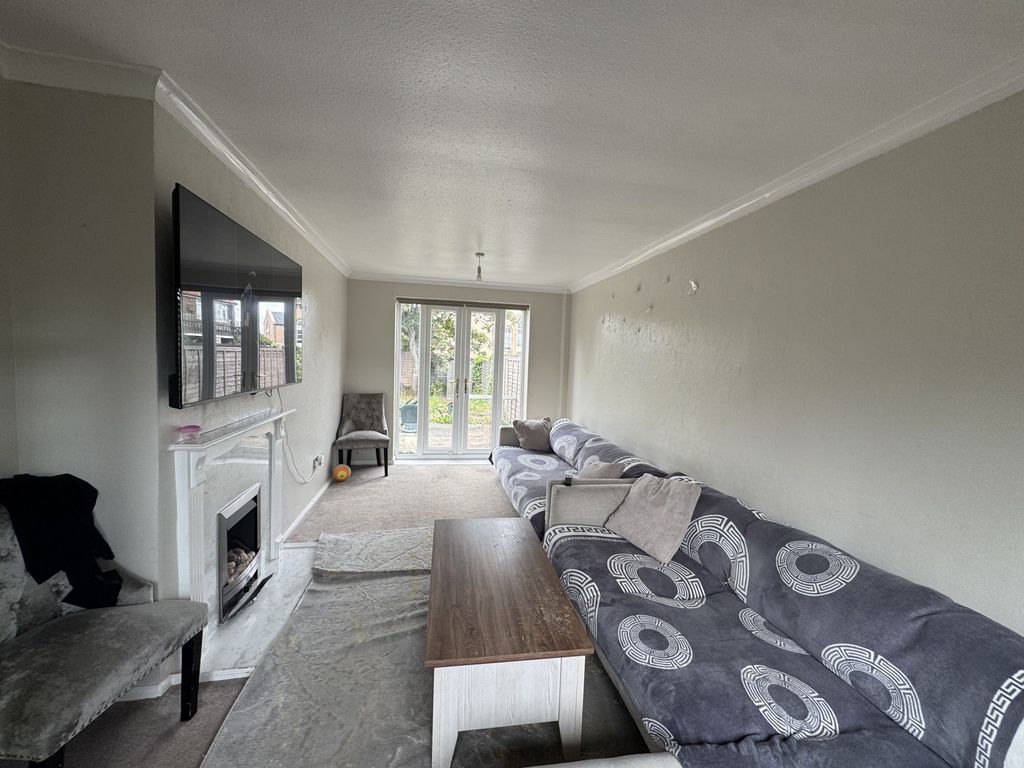 Property photo 3 of 27