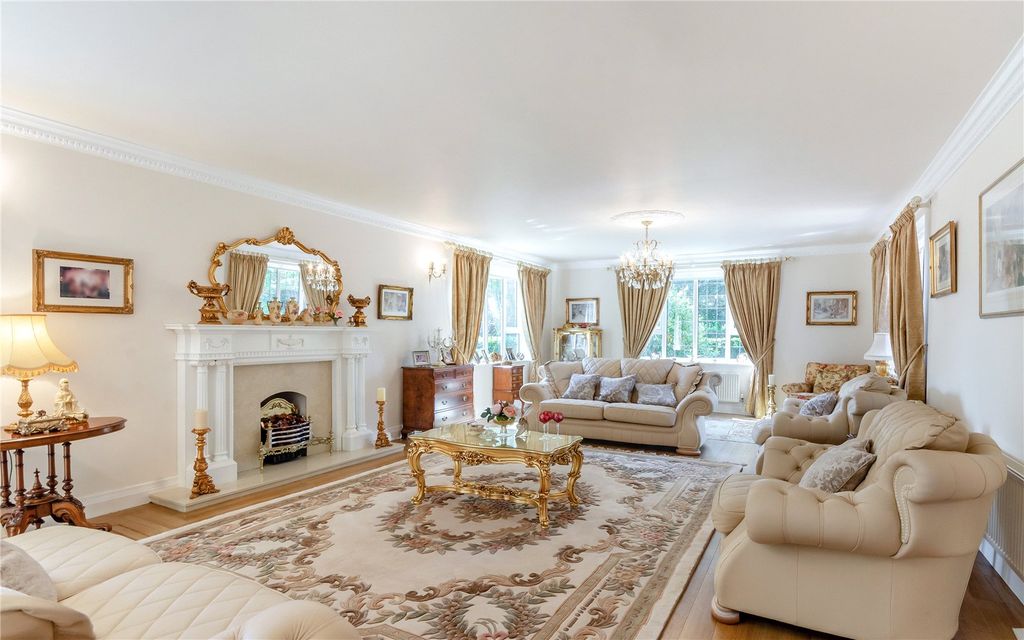 Property photo 2 of 22 Sitting Room