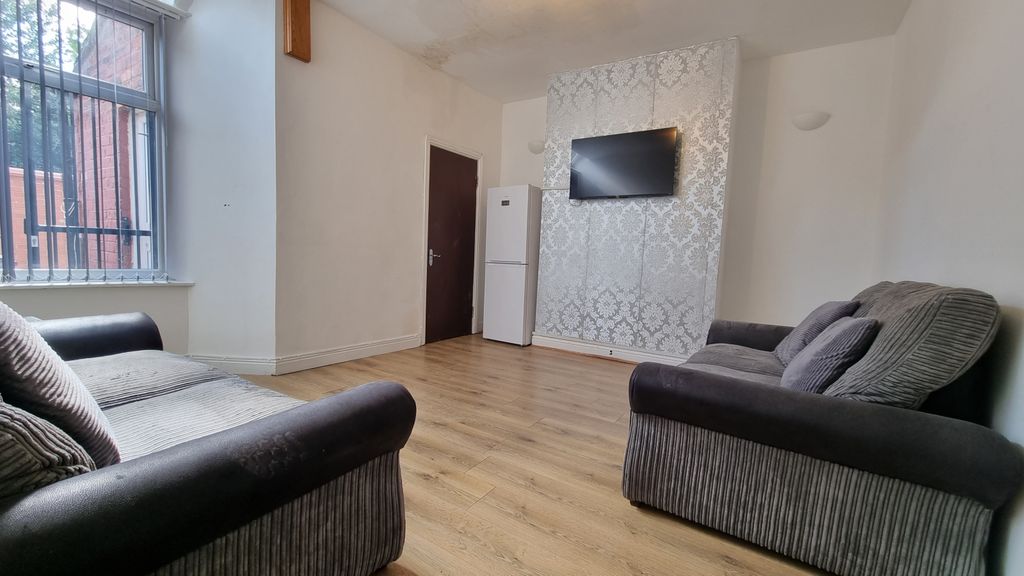 Property photo 1 of 9 Maine Road