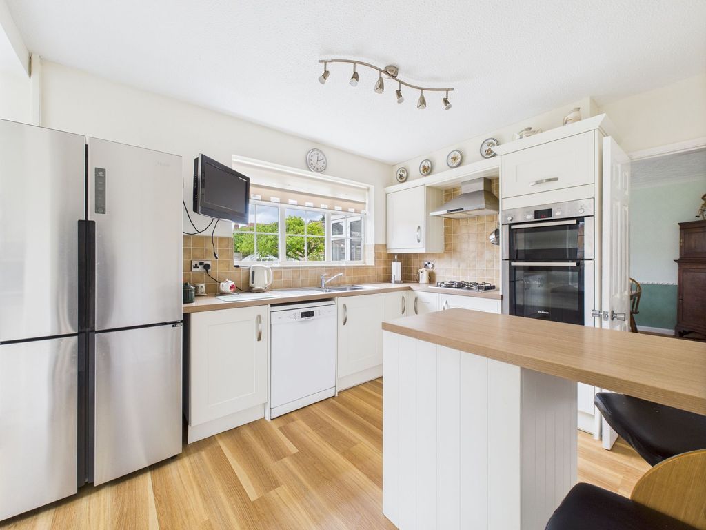Property photo 3 of 26 Breakfast Kitchen