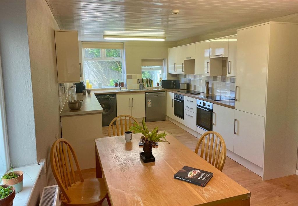 Property photo 2 of 12 Kitchen1.Jpg