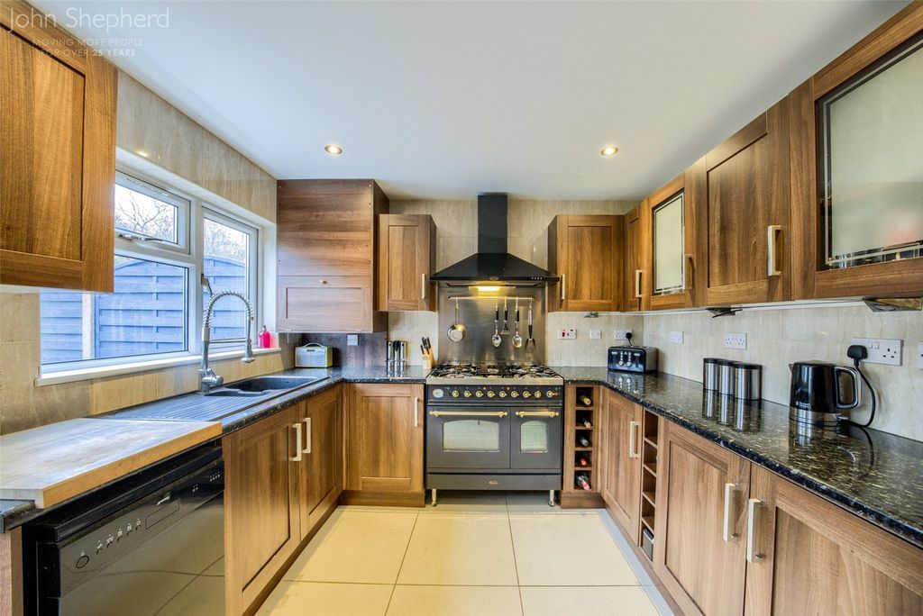 Property photo 2 of 21 Picture No. 12