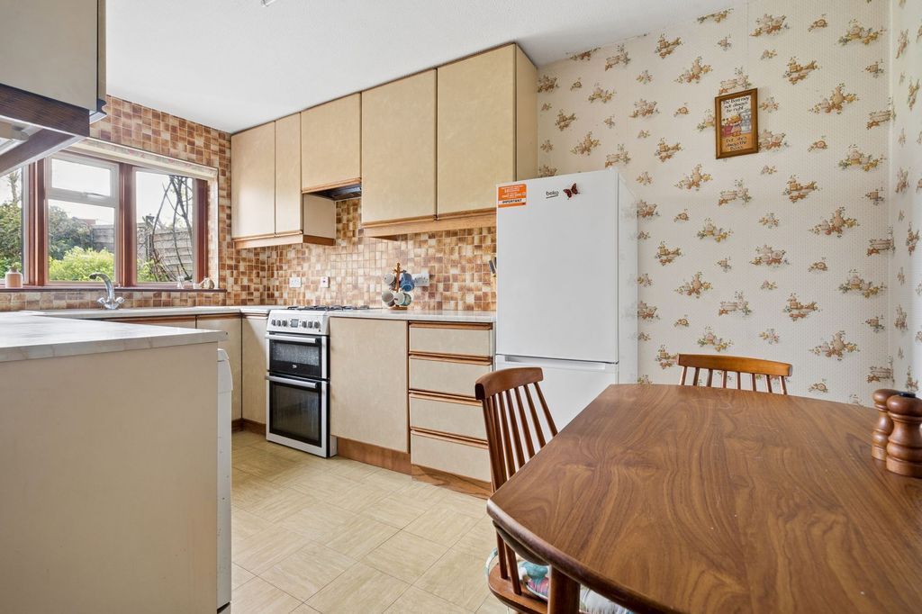 Property photo 3 of 25
