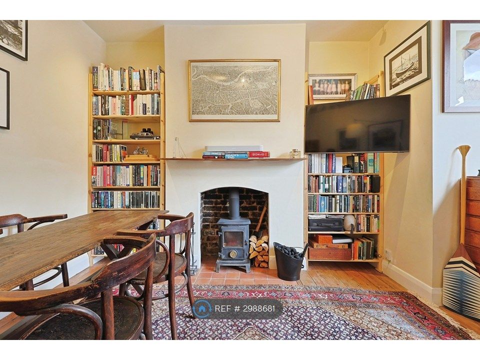 Property photo 3 of 16 Working Fireplace