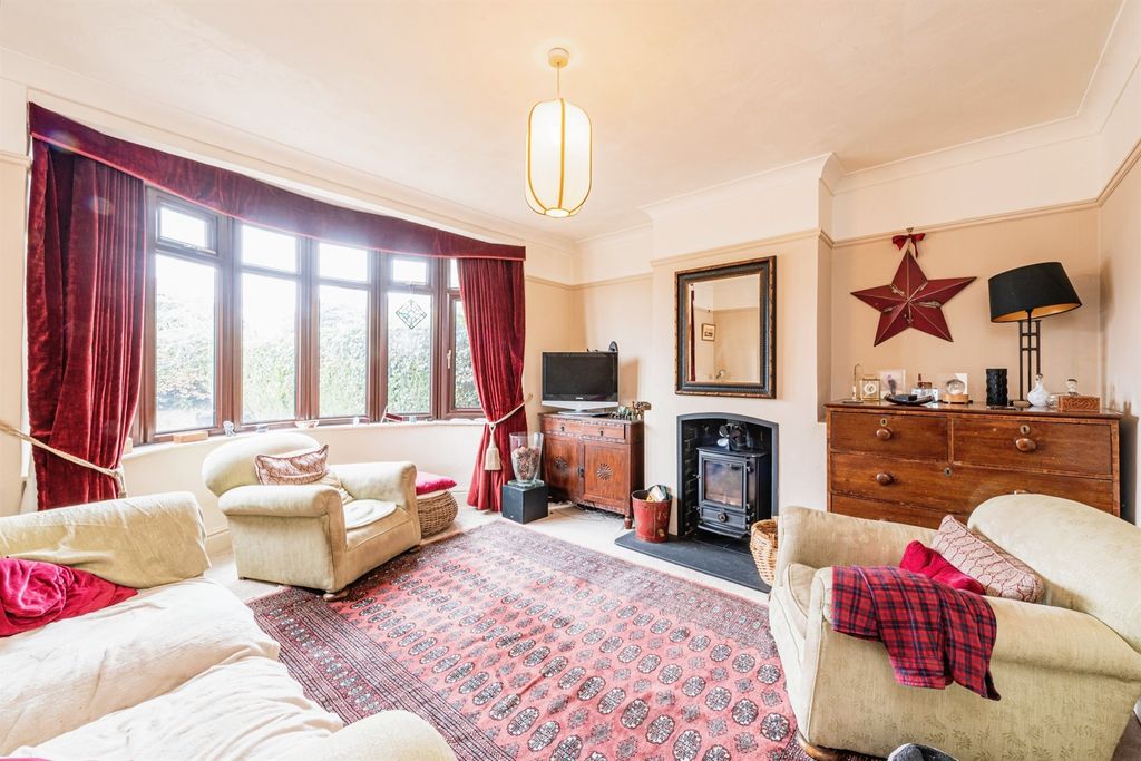 Property photo 3 of 17 Living Room