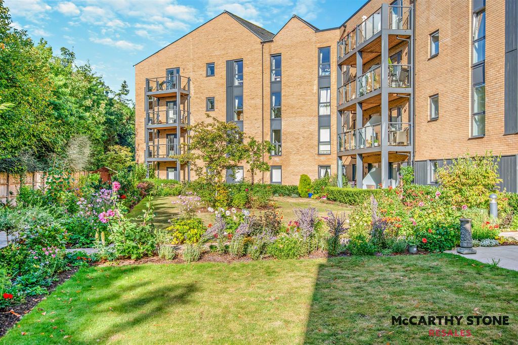 Property photo 2 of 13 8619976-Exterior03-800.Jpg