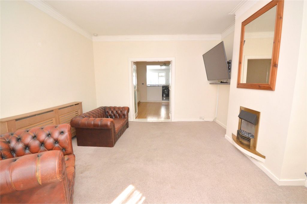 Property photo 3 of 21 Living Room
