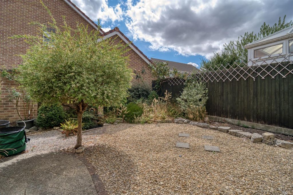Property photo 3 of 9 Garden