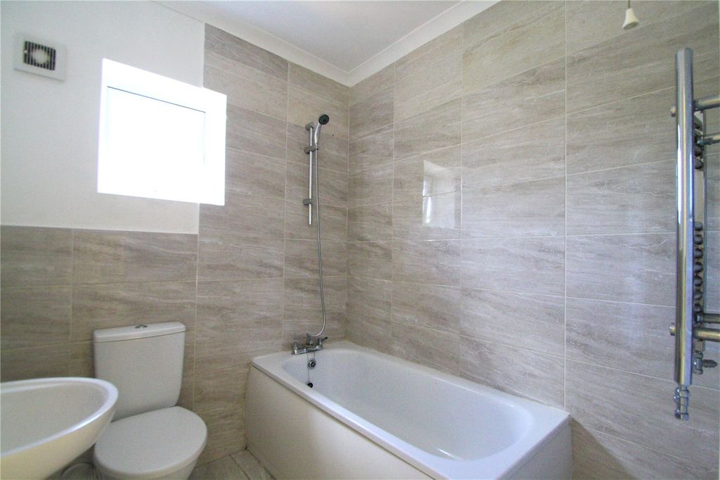 Property photo 3 of 4 Picture No. 02