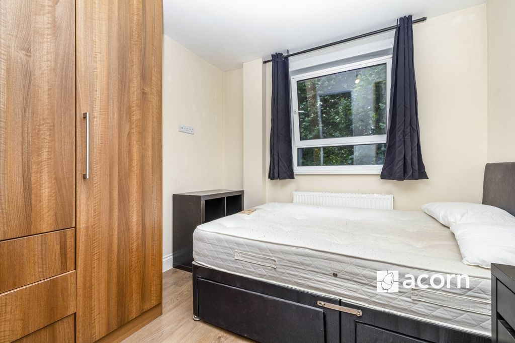 Property photo 1 of 10 Bedroom