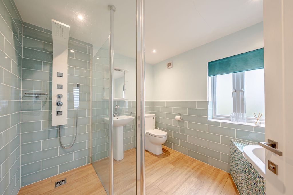 Property photo 3 of 28