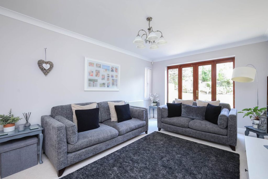 Property photo 2 of 37