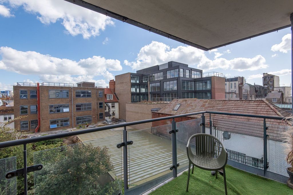 Property photo 2 of 17 Balcony