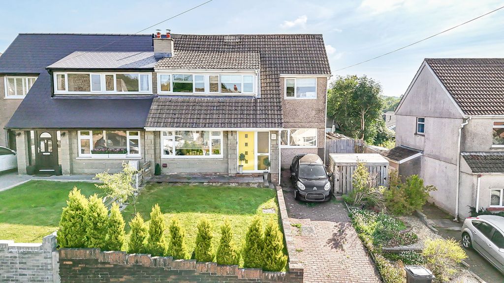 Property photo 3 of 33