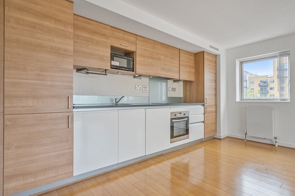 Property photo 2 of 19 1344495-14-68Aef4...