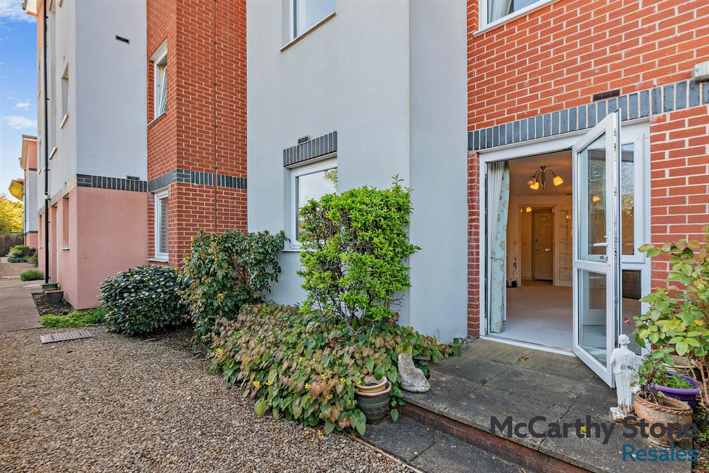 Property photo 2 of 28 8688687-Exterior01-800.Jpg