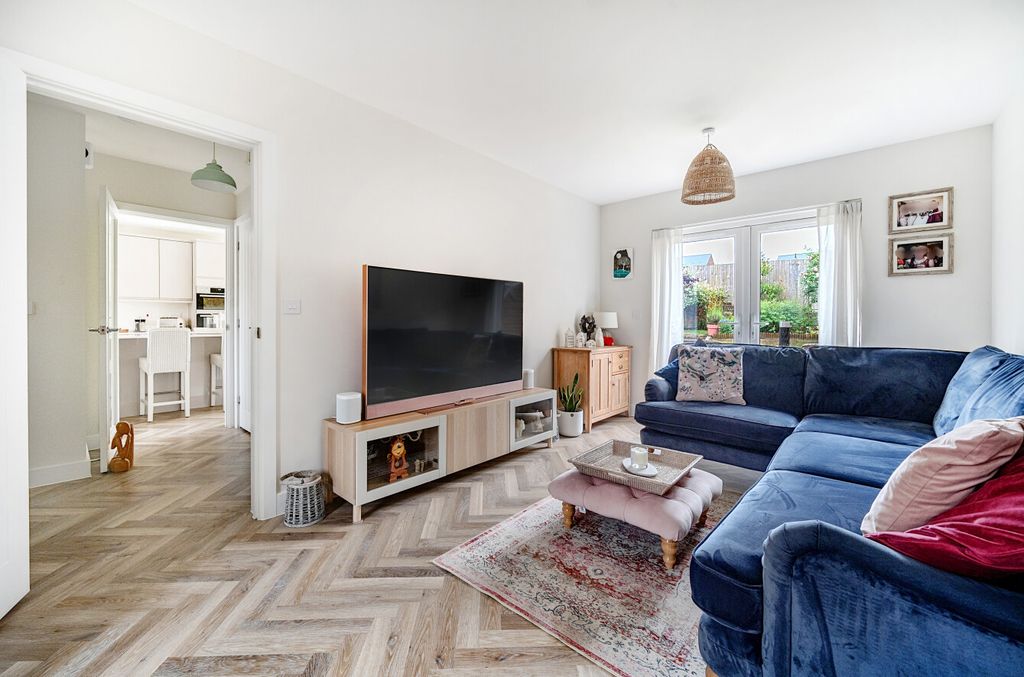 Property photo 2 of 12 1298874-8-6835Ae9...