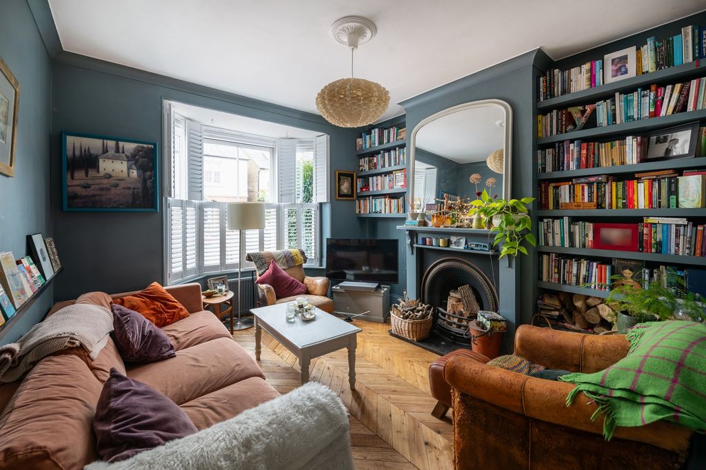 Property photo 2 of 25