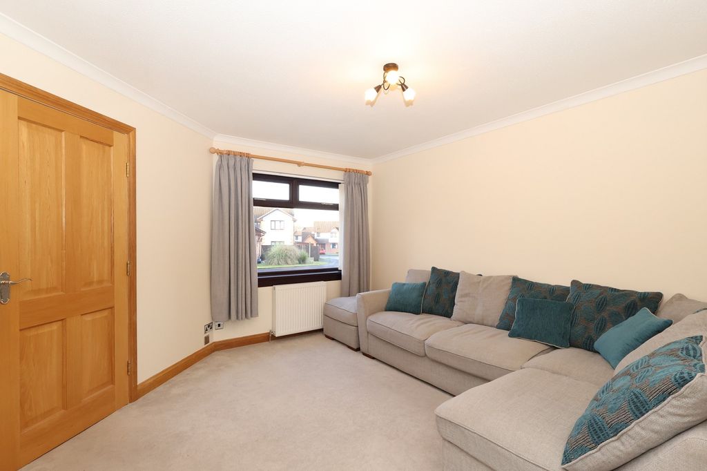 Property photo 2 of 15 Lounge