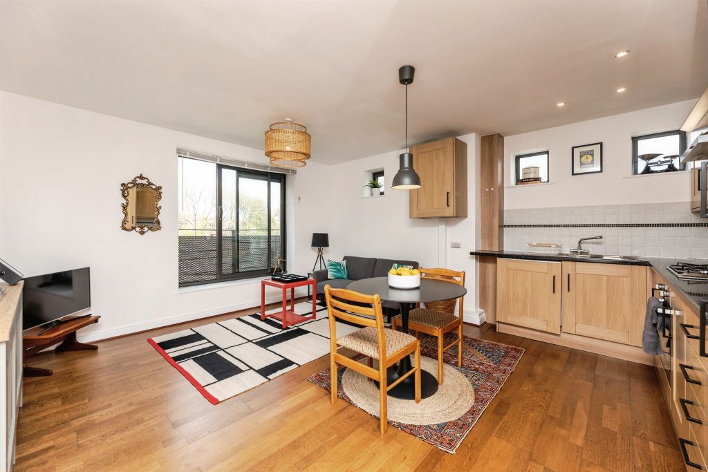 Property photo 2 of 17