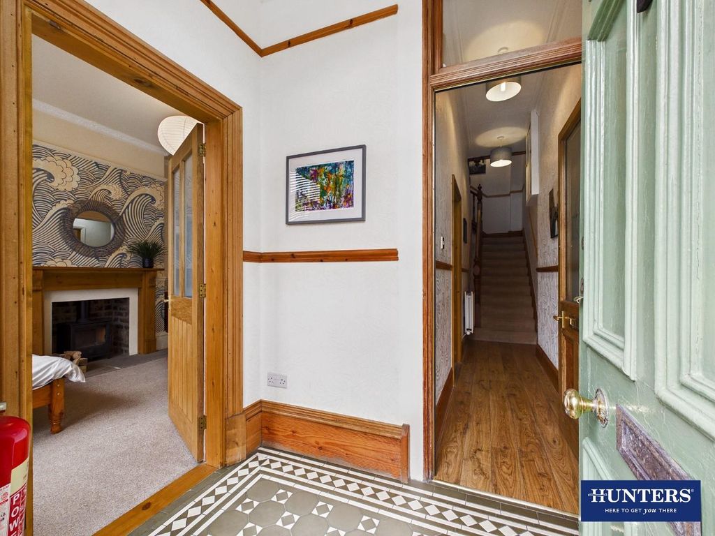 Property photo 2 of 27 Vestibule