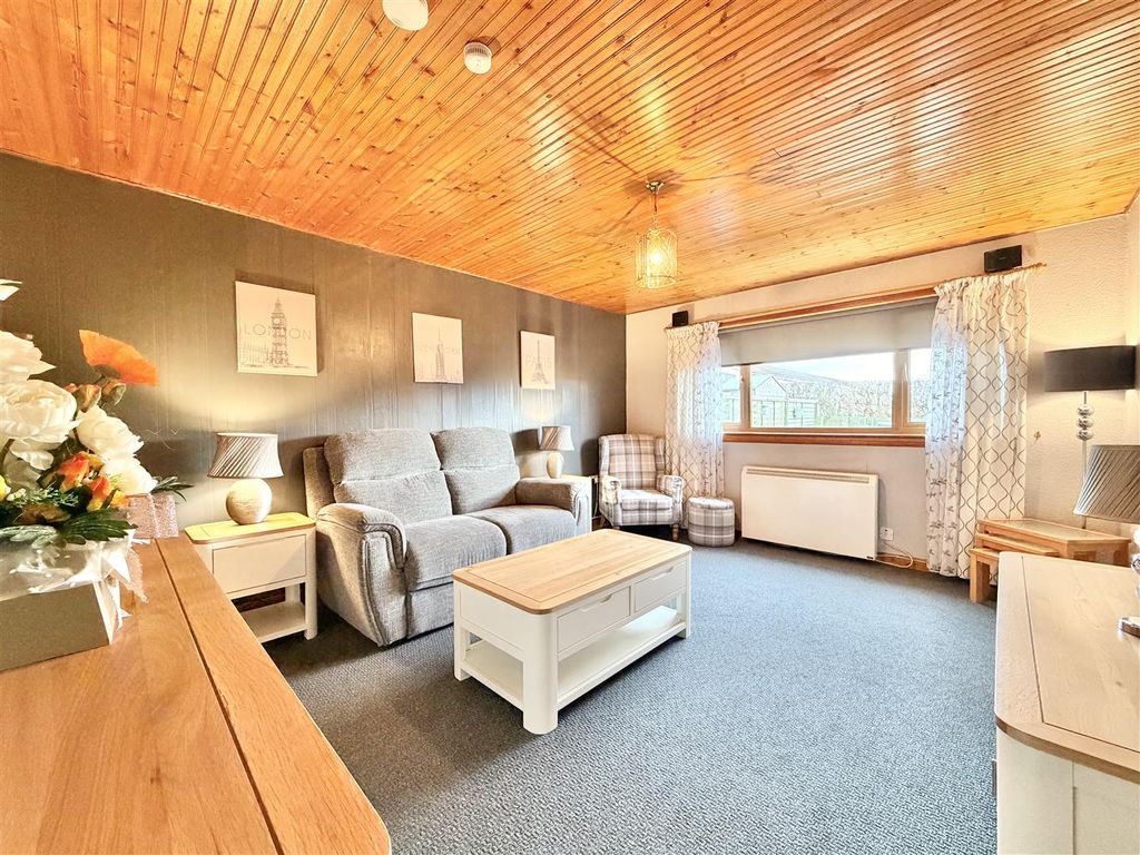 Property photo 3 of 15 Lounge