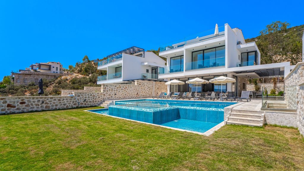 Property photo 3 of 21 Exceptional Kalkan Triplex Villa For Sale - Large Private Plot And Pool