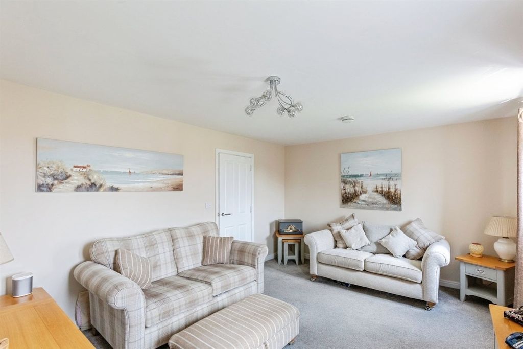 Property photo 2 of 17 Image