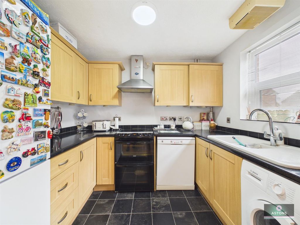 Property photo 3 of 13 Kitchen