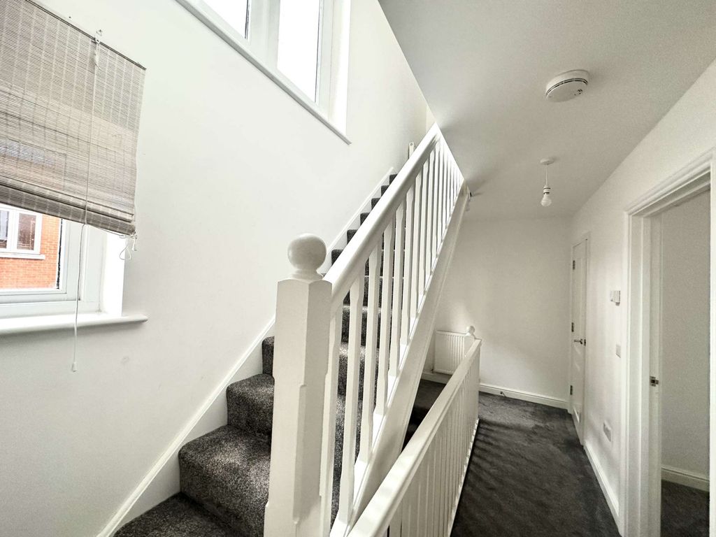 Property photo 2 of 12 Hallway