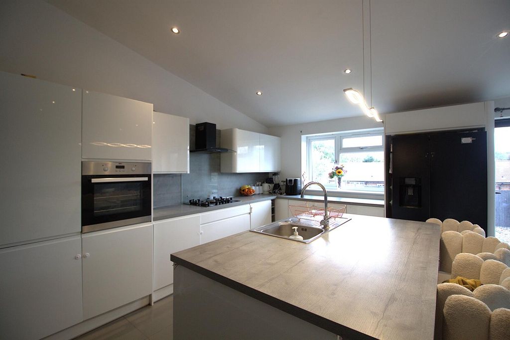 Property photo 2 of 16 Kitchen