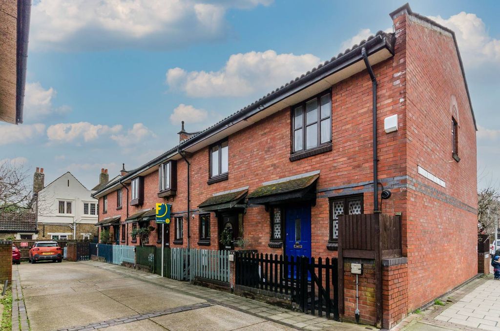 Property photo 2 of 8