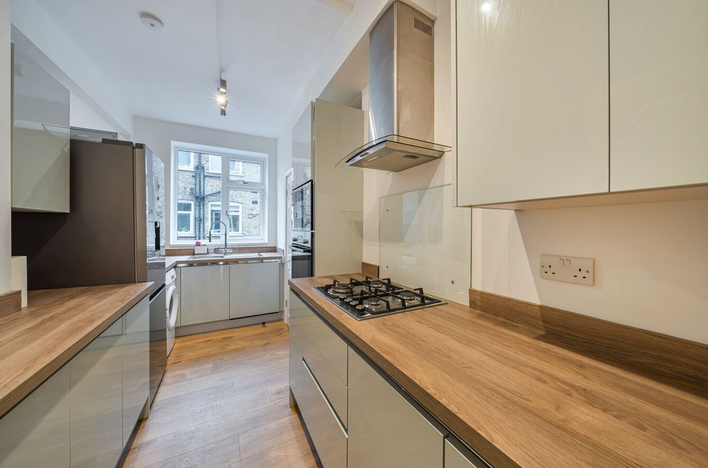 Property photo 2 of 18