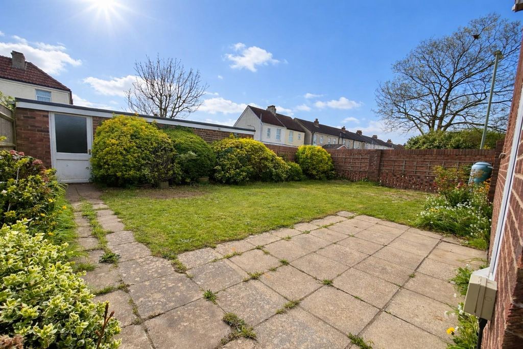 Property photo 2 of 14 Saville Garden.Jpg