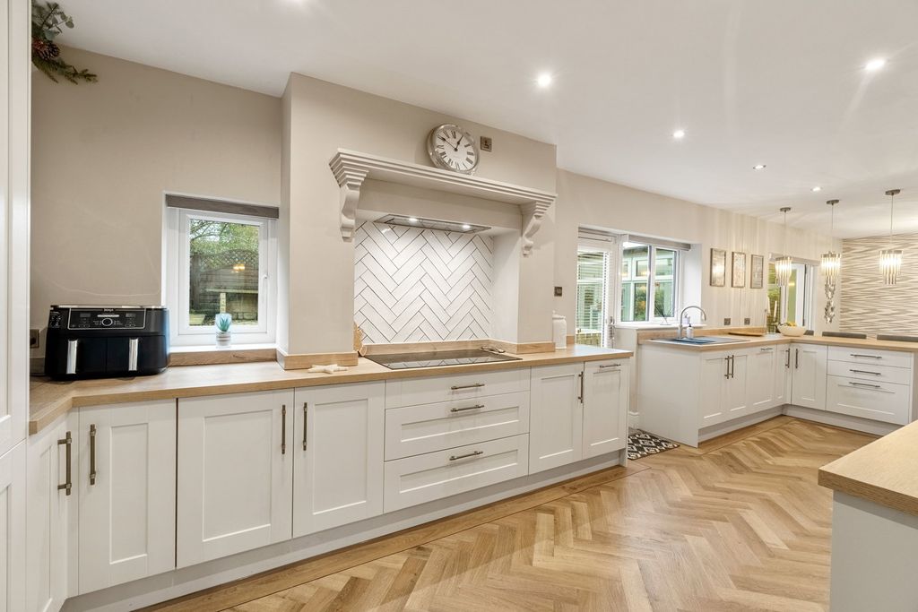 Property photo 3 of 24