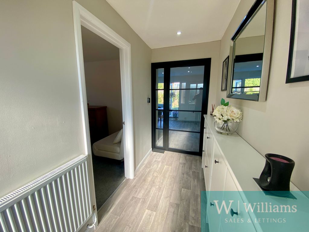 Property photo 2 of 16 Hallway