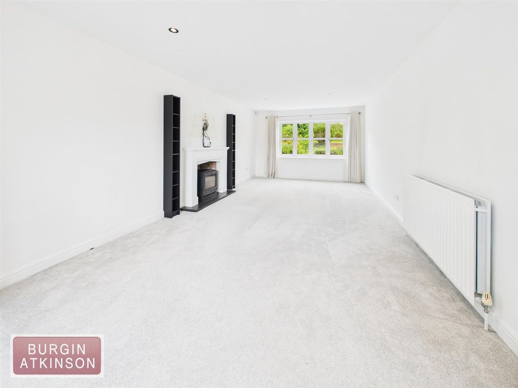Property photo 3 of 45 Cam01619G0-Pr0149-Still021.Jpg