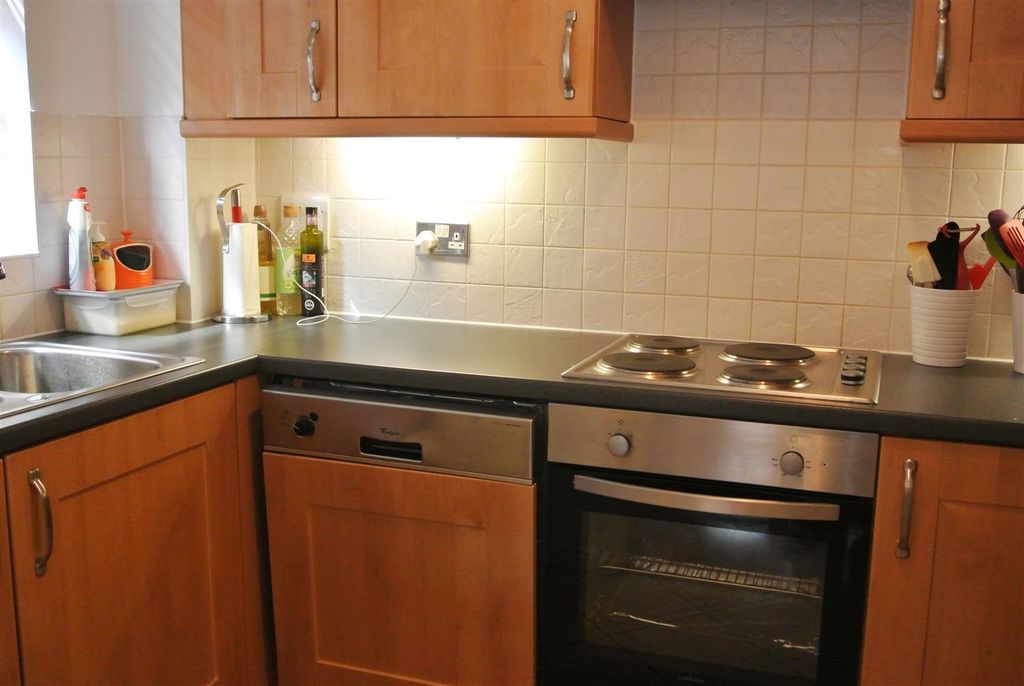 Property photo 3 of 8 Kitchen.Jpg