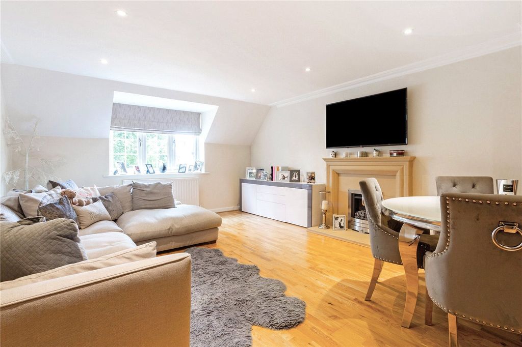 Property photo 2 of 7 Sitting Room