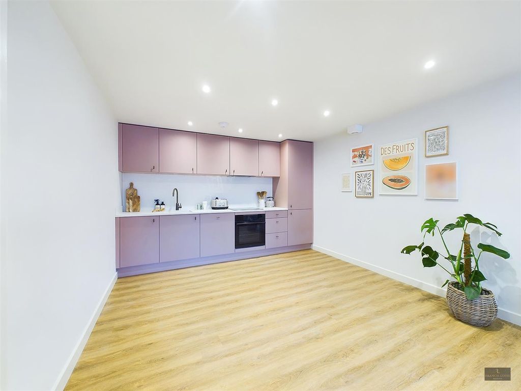 Property photo 3 of 16 Cam02887G0-Pr0213-Still013.Jpg