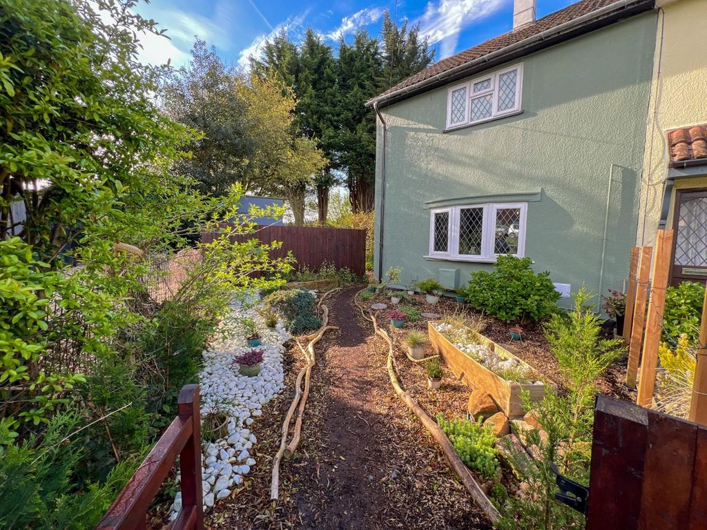 Property photo 1 of 25 Gardens