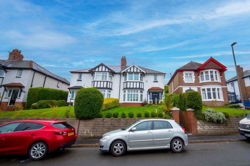 Property photo 1 of 33