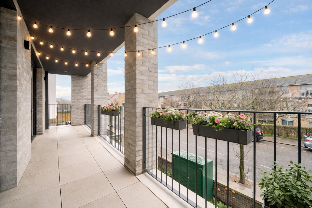 Property photo 2 of 9 Balcony