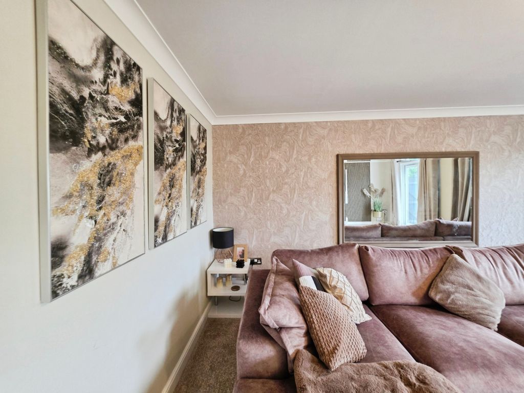 Property photo 3 of 37 Pbox-Img.Jpg
