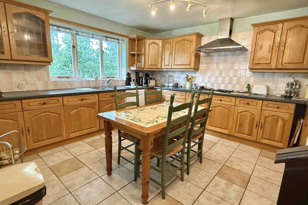 Property photo 3 of 12 Gallery