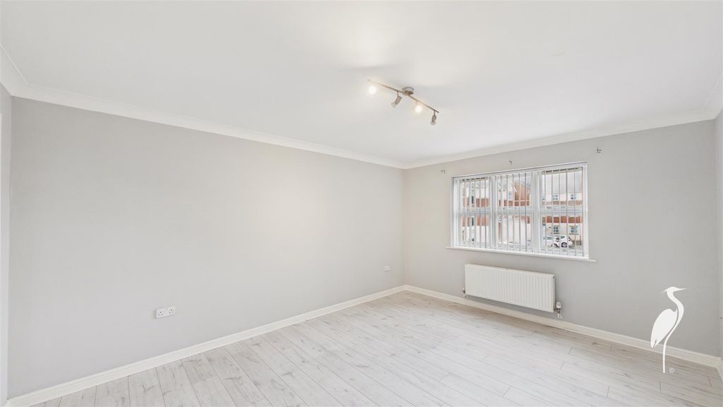 Property photo 3 of 11 Lounge