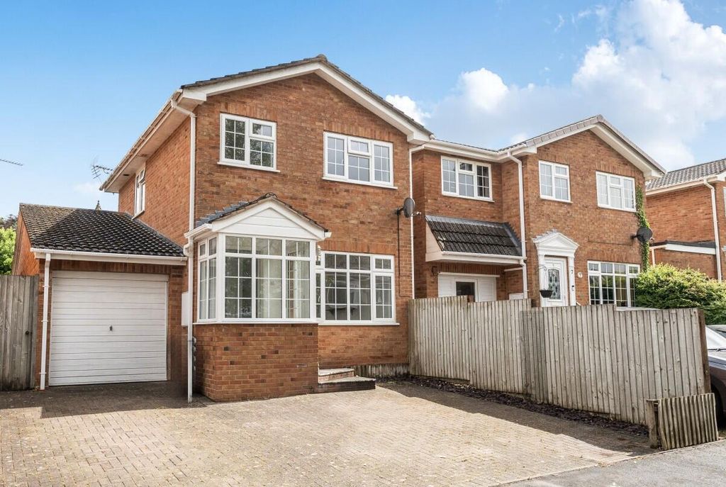 Property photo 1 of 17 5 Gatehouse Close