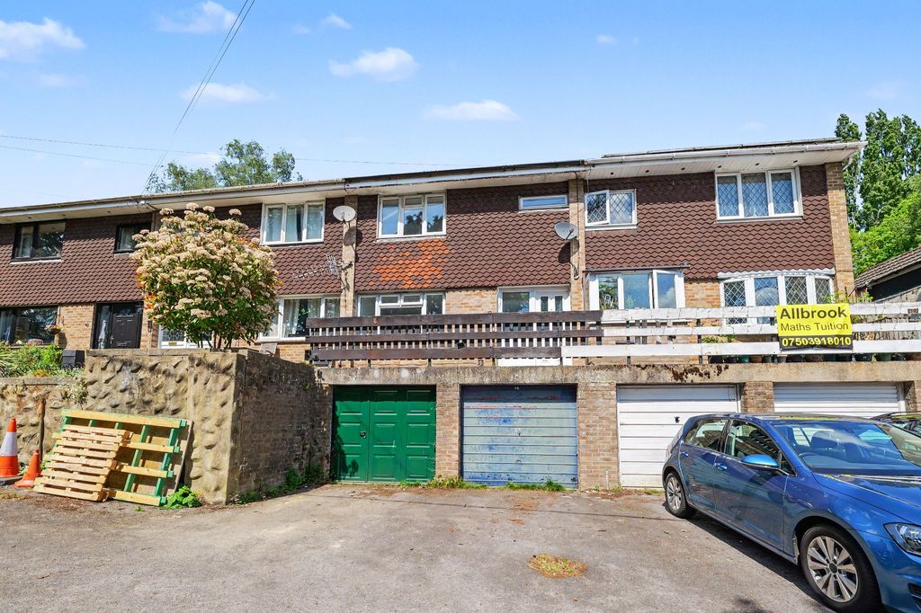 Property photo 2 of 14 47 Allbrook Hill, Eastleigh, Hampshire So50 4Na