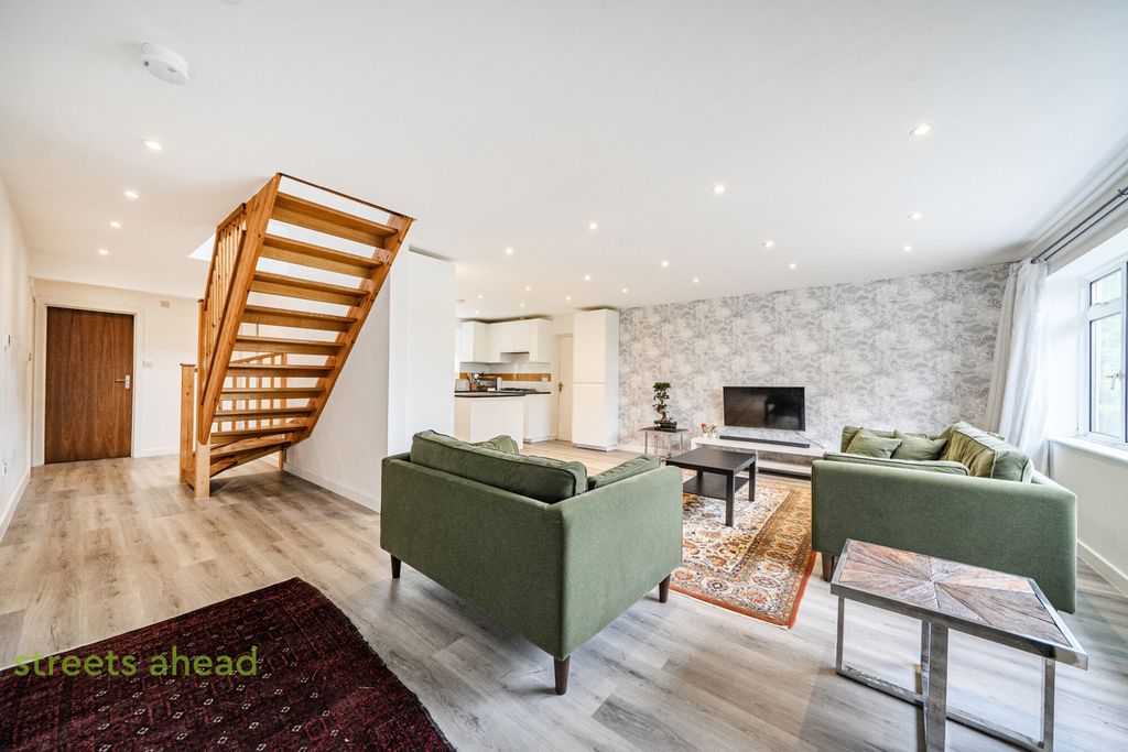 Property photo 3 of 14 998d0A48-904E-47F...