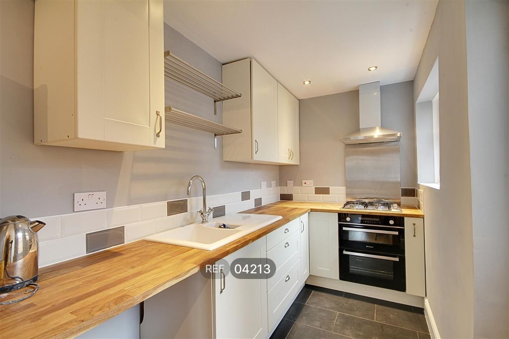 Property photo 2 of 9 Kitchen